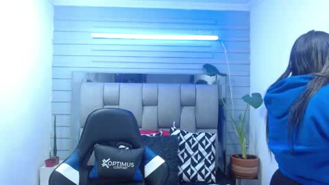Snapshot of evelin_zaens chatting on June 9, 3:40 am evelin zaens online show from June 9, 3:40 am