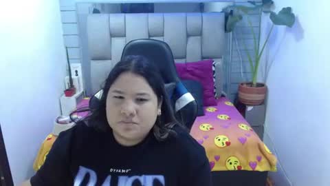 Snapshot of evelin_zaens chatting on July 9, 3:54 am evelin zaens online show from July 9, 3:54 am