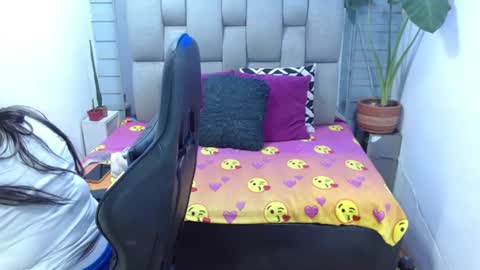 Snapshot of evelin_zaens chatting on July 14, 4:06 am evelin zaens online show from July 14, 4:06 am