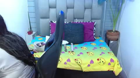 Snapshot of evelin_zaens chatting on July 15, 4:18 am evelin zaens online show from July 15, 4:18 am