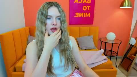 Snapshot of evelineamore chatting on May 18, 8:42 am Eveline online show from May 18, 8:42 am