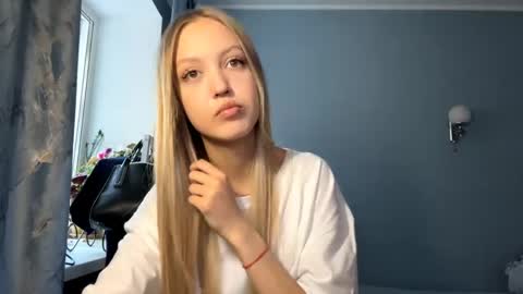 Snapshot of evelinegallucci chatting on June 9, 1:34 pm Katy online show from June 9, 1:34 pm