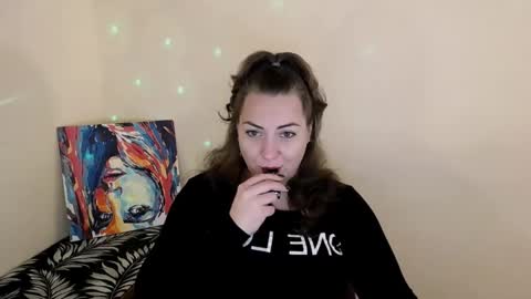 Snapshot of evelineli chatting on October 15, 7:52 am Lydia online show from October 15, 7:52 am