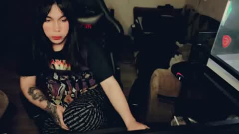 evelyn420521 online show from July 16, 6:52 am