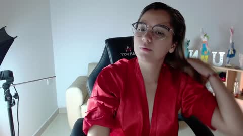 Snapshot of evelyn_2511 chatting on December 4, 1:20 pm Evelyn online show from December 4, 1:20 pm