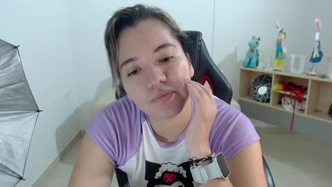 Snapshot of evelyn_2511 chatting on December 14, 1:05 pm Evelyn online show from December 14, 1:05 pm