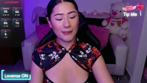 Snapshot of evelyn_ch_ chatting on November 15, 10:56 am Evelyn online show from November 15, 10:56 am