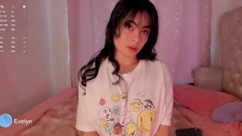 Snapshot of evelyn_evelyn chatting on February 13, 3:46 pm evelyn evelyn online show from February 13, 3:46 pm