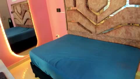 evelyn_lovv online show from February 25, 3:16 am