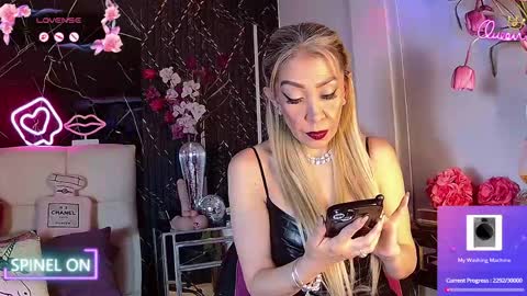 Snapshot of evelynagrey chatting on April 29, 1:21 am EvelynaGrey online show from April 29, 1:21 am