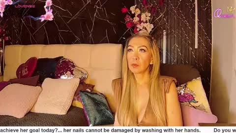 Snapshot of evelynagrey chatting on May 13, 11:40 am EvelynaGrey online show from May 13, 11:40 am