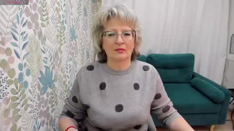 Evelyn online show from January 9, 5:10 am