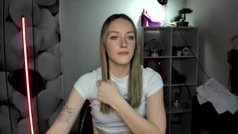 evelynblond online show from January 15, 2:32 pm