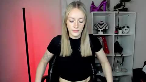 evelynblond online show from February 24, 2:04 pm