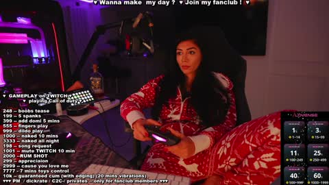 Snapshot of evelyne92 chatting on December 21, 5:14 am Evelyne online show from December 21, 5:14 am