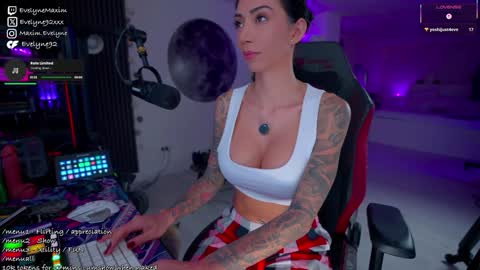 Evelyne online show from March 12, 6:47 pm