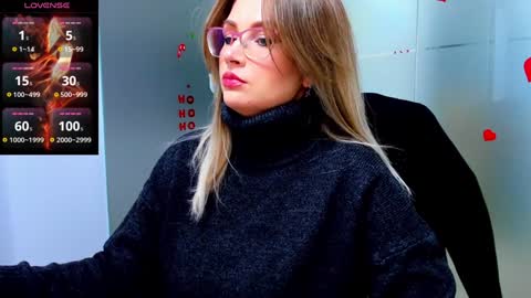 Snapshot of evelyne_rose chatting on December 28, 5:55 am evelyne_rose online show from December 28, 5:55 am