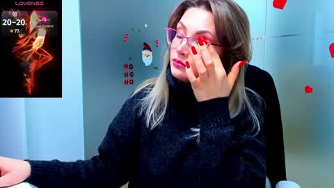 Snapshot of evelyne_rose chatting on January 3, 6:11 am evelyne_rose online show from January 3, 6:11 am