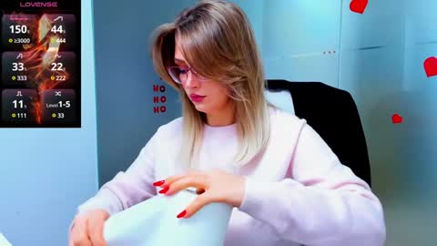 Snapshot of evelyne_rose chatting on January 6, 6:14 am evelyne_rose online show from January 6, 6:14 am