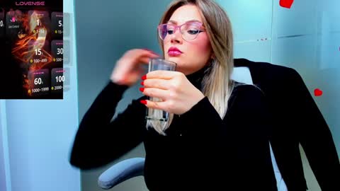 Snapshot of evelyne_rose chatting on January 10, 5:37 am evelyne_rose online show from January 10, 5:37 am