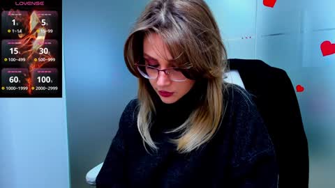 Snapshot of evelyne_rose chatting on January 19, 6:42 am evelyne_rose online show from January 19, 6:42 am