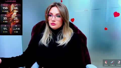 Snapshot of evelyne_rose chatting on January 21, 6:11 am evelyne_rose online show from January 21, 6:11 am