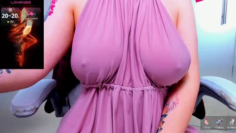 Snapshot of evelyne_rose chatting on January 23, 9:18 am evelyne_rose online show from January 23, 9:18 am