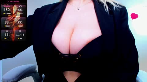 Snapshot of evelyne_rose chatting on January 26, 9:08 am evelyne_rose online show from January 26, 9:08 am