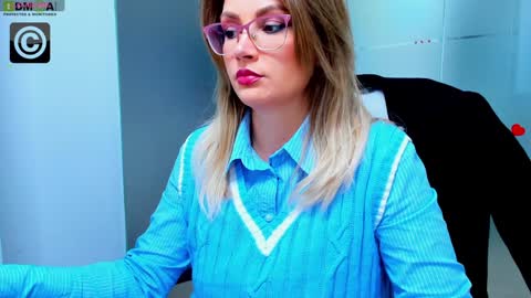 Snapshot of evelyne_rose chatting on January 27, 6:19 am evelyne_rose online show from January 27, 6:19 am