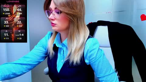 Snapshot of evelyne_rose chatting on January 30, 6:35 am evelyne_rose online show from January 30, 6:35 am