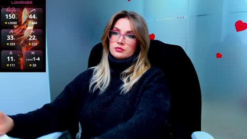 Snapshot of evelyne_rose chatting on February 4, 6:36 am evelyne_rose online show from February 4, 6:36 am