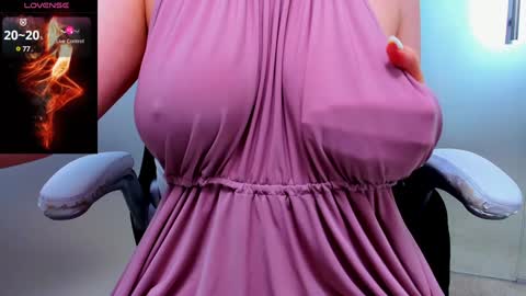 Snapshot of evelyne_rose chatting on February 5, 12:27 pm evelyne_rose online show from February 5, 12:27 pm