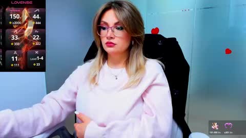 Snapshot of evelyne_rose chatting on February 10, 6:20 am evelyne_rose online show from February 10, 6:20 am