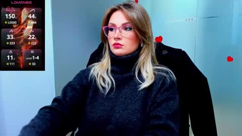 Snapshot of evelyne_rose chatting on February 11, 5:58 am evelyne_rose online show from February 11, 5:58 am