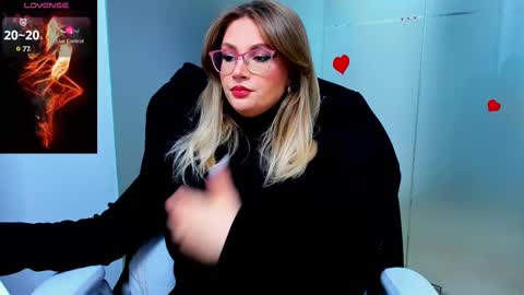 Snapshot of evelyne_rose chatting on February 12, 5:58 am evelyne_rose online show from February 12, 5:58 am