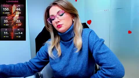 Snapshot of evelyne_rose chatting on February 13, 6:20 am evelyne_rose online show from February 13, 6:20 am