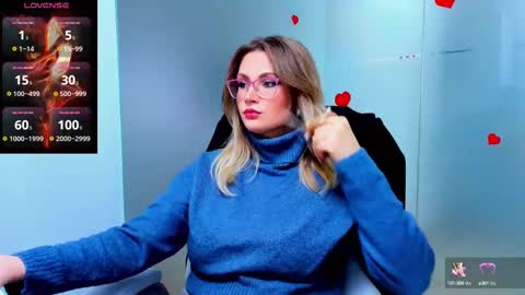 Snapshot of evelyne_rose chatting on February 14, 6:12 am evelyne_rose online show from February 14, 6:12 am
