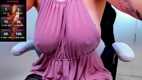 Snapshot of evelyne_rose chatting on February 16, 11:49 am evelyne_rose online show from February 16, 11:49 am