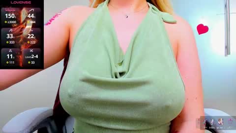 Snapshot of evelyne_rose chatting on February 18, 12:39 pm evelyne_rose online show from February 18, 12:39 pm