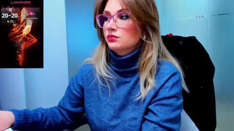 Snapshot of evelyne_rose chatting on February 21, 6:07 am evelyne_rose online show from February 21, 6:07 am