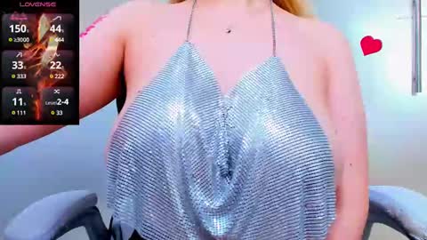 Snapshot of evelyne_rose chatting on February 21, 9:13 am evelyne_rose online show from February 21, 9:13 am
