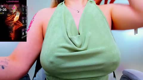 Snapshot of evelyne_rose chatting on February 21, 12:17 pm evelyne_rose online show from February 21, 12:17 pm