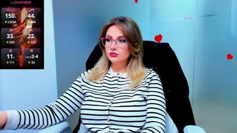 Snapshot of evelyne_rose chatting on February 22, 5:12 am evelyne_rose online show from February 22, 5:12 am