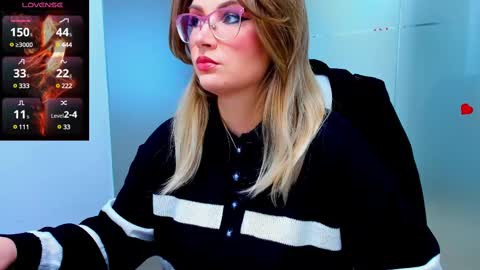 Snapshot of evelyne_rose chatting on February 23, 5:56 am evelyne_rose online show from February 23, 5:56 am