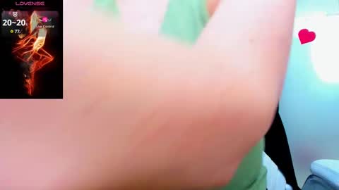 Snapshot of evelyne_rose chatting on February 28, 9:25 am evelyne_rose online show from February 28, 9:25 am