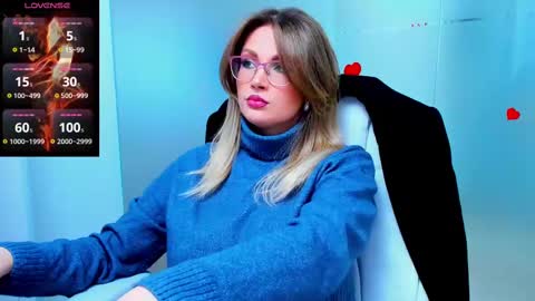 Snapshot of evelyne_rose chatting on March 5, 6:12 am evelyne_rose online show from March 5, 6:12 am