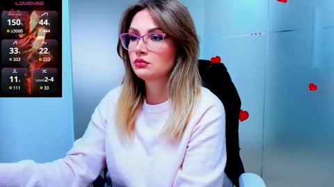 Snapshot of evelyne_rose chatting on March 11, 6:10 am evelyne_rose online show from March 11, 6:10 am