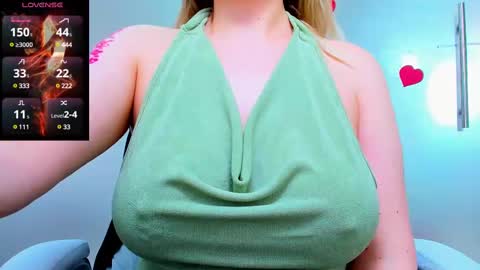 Snapshot of evelyne_rose chatting on March 11, 12:17 pm evelyne_rose online show from March 11, 12:17 pm