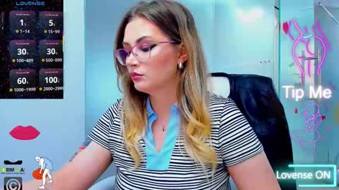 Snapshot of evelyne_rose chatting on September 9, 5:07 am evelyne_rose online show from September 9, 5:07 am