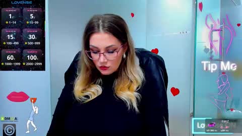 Snapshot of evelyne_rose chatting on September 13, 4:34 am evelyne_rose online show from September 13, 4:34 am